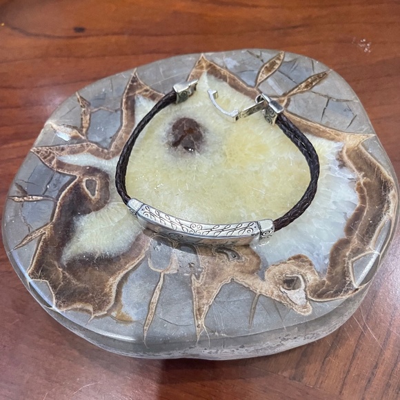 Brighton Silver tone and Leather Vintage Bracelet. - Picture 10 of 11